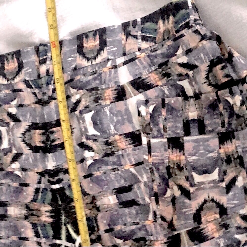INTERMIX | M | Silk Aztec Lavender Lilac Soft Mini Shorts w/ Pockets & Stretch - Picture 6 of 16